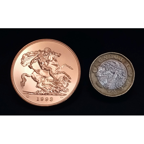 212 - A Royal Mint 1993 United Kingdom £5 Brilliant Uncirculated Gold Coin. 22k gold. 39.94g. Comes with a... 