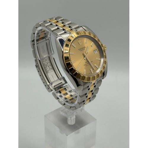 108 - A Tudor 21013 Rotor self winding Watch. 38mm Case, with date box, Bi Metal strap.  Year 2017, Watch ... 