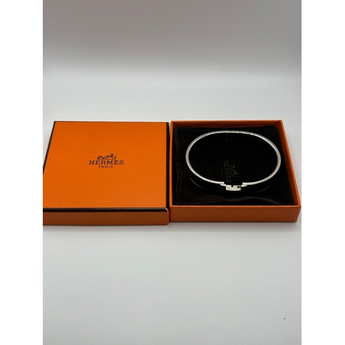 115 - A Hermes Click HH Bracelet Brushed Palladium & Brown Enamel Bangle. Comes with Box & Jewellery Bag (... 