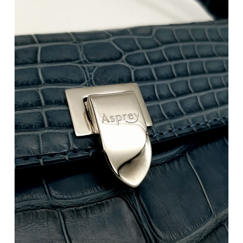 90 - An Asprey Blue Alligator Leather Handbag. Silver toned hardware. Shoulder strap. Blue leather interi... 