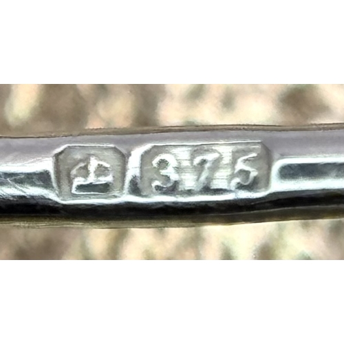 62 - A 9K Yellow Gold Thoroughbred Horse Head Brooch. 4 x 5cm. 
13g.