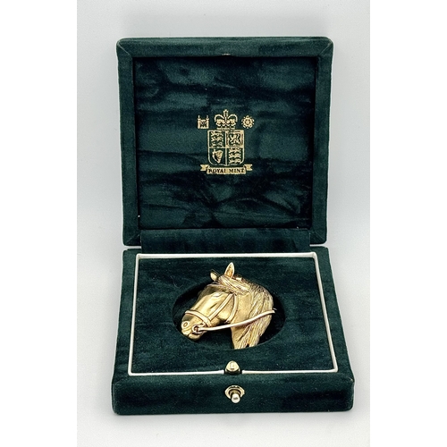 62 - A 9K Yellow Gold Thoroughbred Horse Head Brooch. 4 x 5cm. 
13g.