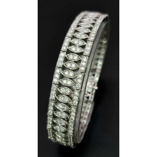 55 - 18K WHITE GOLD DIAMOND SET BRACELET, TOTAL 5.20CT DIAMONDS APPROX, TOTAL WEIGHT 39G BEAUTIFULLY MADE... 