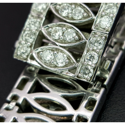 55 - 18K WHITE GOLD DIAMOND SET BRACELET, TOTAL 5.20CT DIAMONDS APPROX, TOTAL WEIGHT 39G BEAUTIFULLY MADE... 