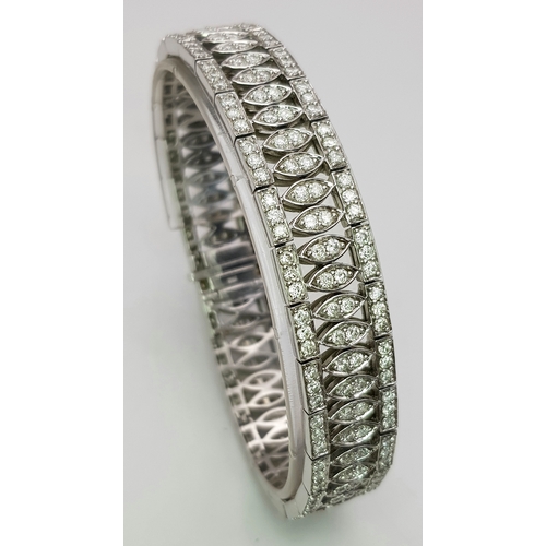 55 - 18K WHITE GOLD DIAMOND SET BRACELET, TOTAL 5.20CT DIAMONDS APPROX, TOTAL WEIGHT 39G BEAUTIFULLY MADE... 