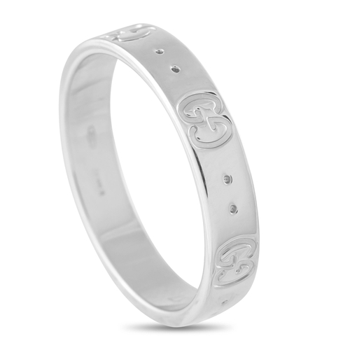 56 - A Gucci Icon 18K White Gold Ring. Its surface is engraved with alternating GG motifs and double-dot ... 