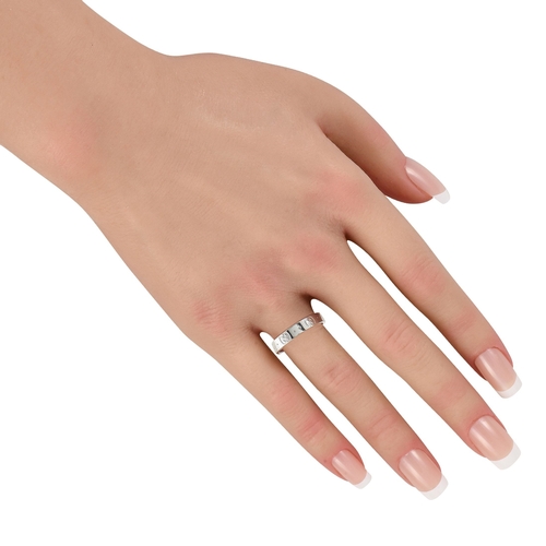 56 - A Gucci Icon 18K White Gold Ring. Its surface is engraved with alternating GG motifs and double-dot ... 