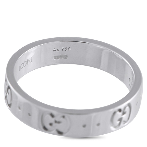 56 - A Gucci Icon 18K White Gold Ring. Its surface is engraved with alternating GG motifs and double-dot ... 