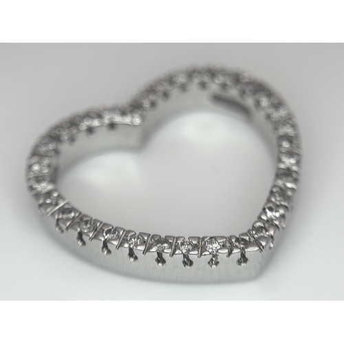 68 - AN 18K WHITE GOLD DIAMOND SET HEART PENDANT. 0.25CTW. 3.3G. SC6058.