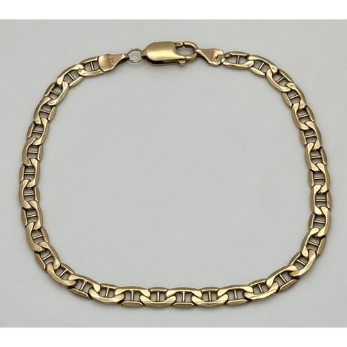 558 - A 9K Yellow Gold Italian Fancy Link Bracelet. 20cm. 3.75g.