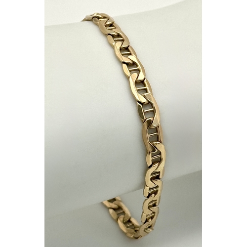 558 - A 9K Yellow Gold Italian Fancy Link Bracelet. 20cm. 3.75g.
