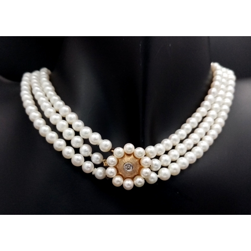 736 - A Three Row White Pearl Choker Necklace with 9K Gold and Diamond Clasp. Pearls 5/6mm. 30-34cm. Ref: ... 