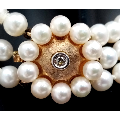 736 - A Three Row White Pearl Choker Necklace with 9K Gold and Diamond Clasp. Pearls 5/6mm. 30-34cm. Ref: ... 