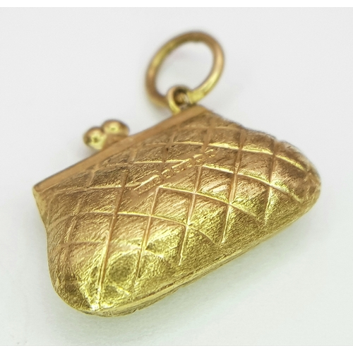 753 - A 9k yellow gold purse charm/pendant. 1.1g. SH2366I