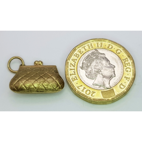 753 - A 9k yellow gold purse charm/pendant. 1.1g. SH2366I