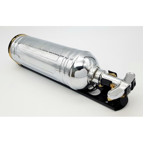 750 - A Rare, Vintage Pyrene Junior Fire Extinguisher in Box. UK mainland sales only. In very good conditi... 