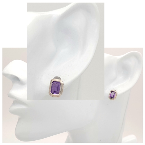 1216 - 2X gorgeous pairs of silver earrings with different designs. Total weight 2G. Please see photos for ... 