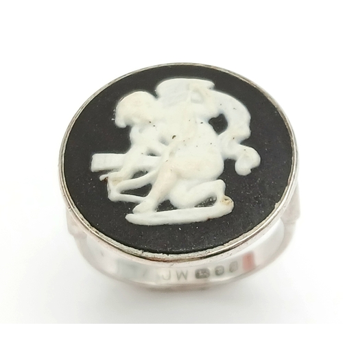 1619 - A Vintage Sterling Silver Wedgwood Black Cameo Ring Size M. The Ring measures 2cm Diameter at the Cr... 