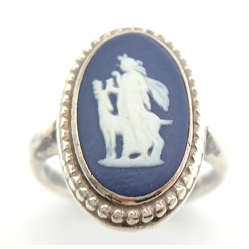 1626 - A Vintage 1975 Hallmarked Sterling Silver Wedgwood Cameo Ring Size M. The Ring measures 1.7cm Long a... 