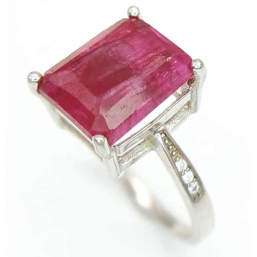 A STERLING SILVER RED STONE SET RING 2.4G SIZE L. Ref: A/S NN 7004