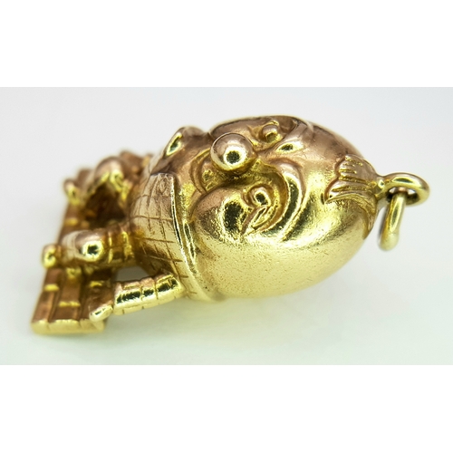 162 - A 9K YELLOW GOLD HUMPTY DUMPTY SITTING ON A WALL CHARM / PENDANT 6.3G. Ref: TAN 7010