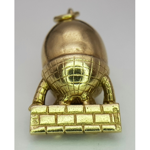 162 - A 9K YELLOW GOLD HUMPTY DUMPTY SITTING ON A WALL CHARM / PENDANT 6.3G. Ref: TAN 7010