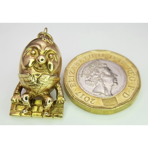 162 - A 9K YELLOW GOLD HUMPTY DUMPTY SITTING ON A WALL CHARM / PENDANT 6.3G. Ref: TAN 7010