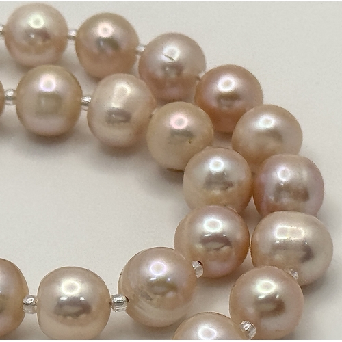 514 - A lovely Cultured Pearl matching Necklace and Bracelet Set. Featuring blush-pink cultured pearls wit... 