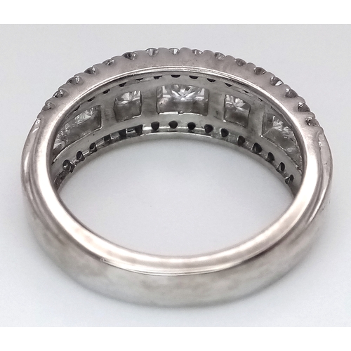 71 - An 18K WHITE GOLD MIXED CUT DIAMOND BAND RING. 1CT APPROX DIAMONDS. 5.8G SIZE K. Ref: SPSA 7005