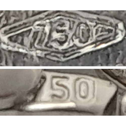 117 - An 18K WHITE GOLD DIAMOND SET ROUND PENDANT ON DISSAPEARING NECKLACE 4G. Ref: SC 7068