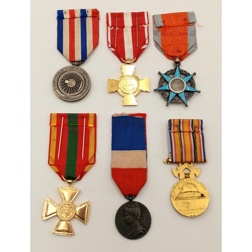 836 - 6 x WW2 Period French Military and Firefighting Medals.