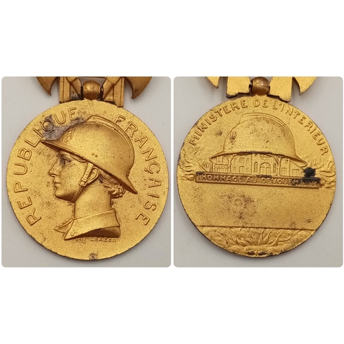 836 - 6 x WW2 Period French Military and Firefighting Medals.