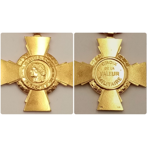 836 - 6 x WW2 Period French Military and Firefighting Medals.