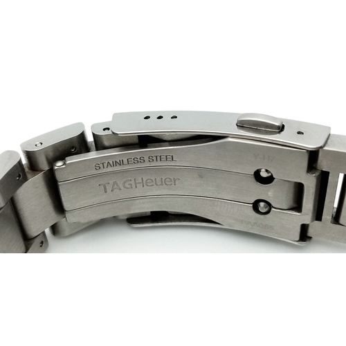 20 - A Tag Heuer Quartz Movement Gents Chronograph Aquaracer WATCH. Model CAY111B. Stainless steel bracel... 