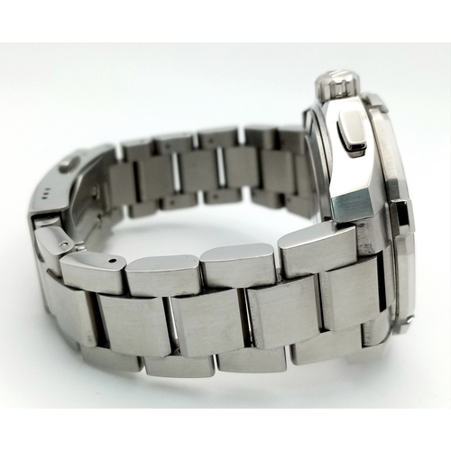 20 - A Tag Heuer Quartz Movement Gents Chronograph Aquaracer WATCH. Model CAY111B. Stainless steel bracel... 