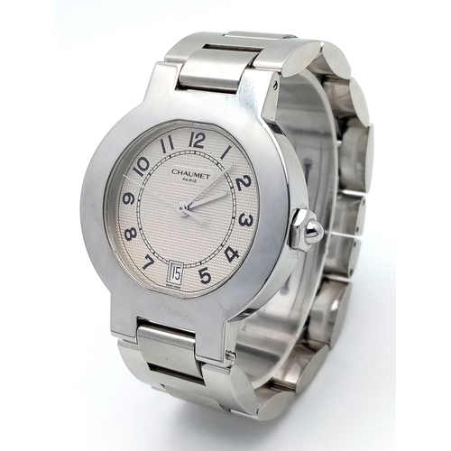 48 - A Chaumet of Paris Quartz Ladies Watch. Stainless steel bracelet and case - 36mm. White textured dia... 