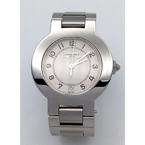48 - A Chaumet of Paris Quartz Ladies Watch. Stainless steel bracelet and case - 36mm. White textured dia... 