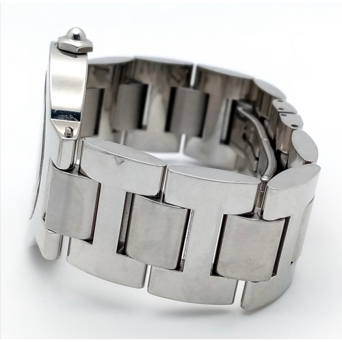 48 - A Chaumet of Paris Quartz Ladies Watch. Stainless steel bracelet and case - 36mm. White textured dia... 