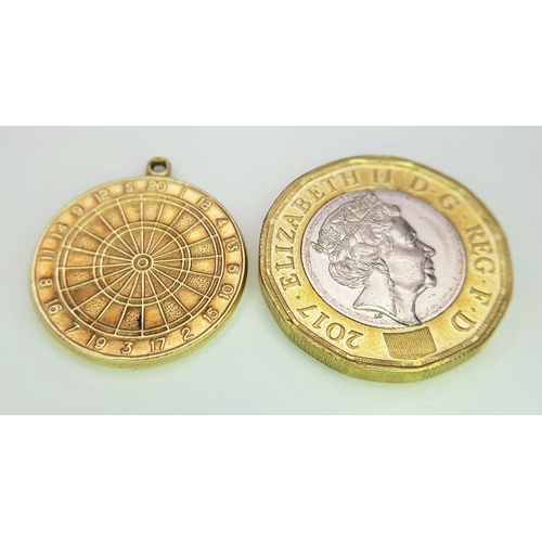 530 - A 9K YELLOW GOLD DARTBOARD CHARM / PENDANT 2G. Ref: SC 7013