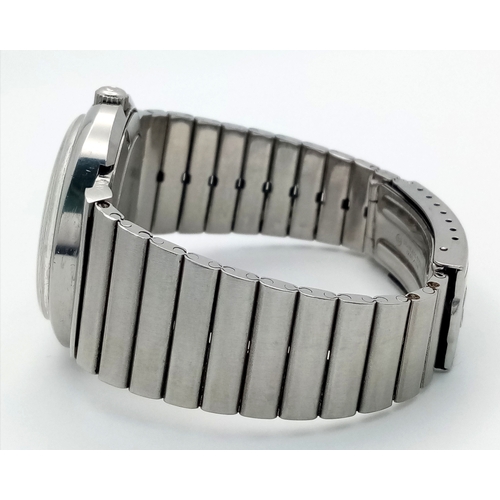 74 - A Vintage Omega Geneve Dynamic Automatic Day-Date Watch. Stainless steel bracelet and case - 42mm. T... 