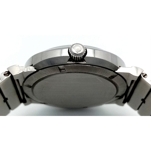 74 - A Vintage Omega Geneve Dynamic Automatic Day-Date Watch. Stainless steel bracelet and case - 42mm. T... 