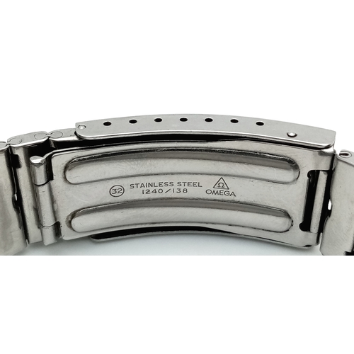 74 - A Vintage Omega Geneve Dynamic Automatic Day-Date Watch. Stainless steel bracelet and case - 42mm. T... 