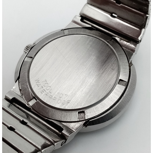 74 - A Vintage Omega Geneve Dynamic Automatic Day-Date Watch. Stainless steel bracelet and case - 42mm. T... 