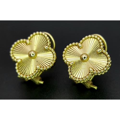 82 - A PAIR OF 18K YELLOW GOLD CLOVER STUD EARRINGS 6.4G. Ref: SC 7108