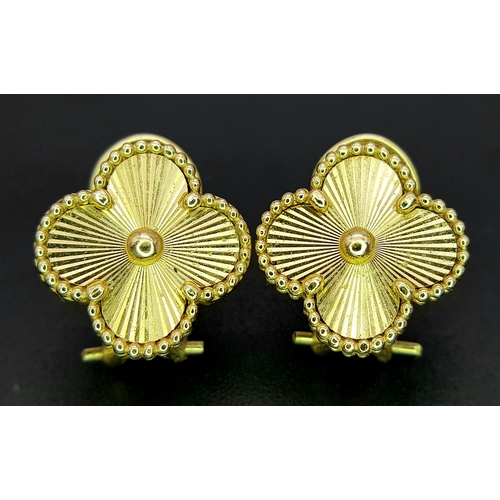 82 - A PAIR OF 18K YELLOW GOLD CLOVER STUD EARRINGS 6.4G. Ref: SC 7108