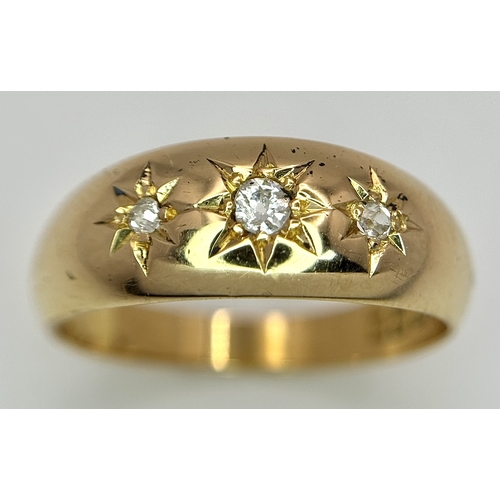 75 - An 18K YELLOW GOLD ANTIQUE DIAMOND 3 STONE GYPSY SET RING 4.7G SIZE O HALLMARKED BIRMINGHAM 1915. Re... 