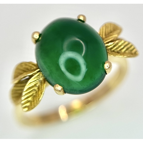 10 - AN 18K GOLD DESIGNER RING WITH A CENTRAL JADE CABOCHON CLAW SET .     4.3gms    size O