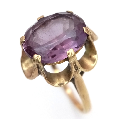 212 - A LARGE AQUAMARINE COLOURED STONE SET IN AN ORNATE 9K GOLD VINTAGE RING .       3.7gms    size N/O