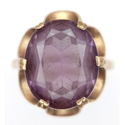 212 - A LARGE AQUAMARINE COLOURED STONE SET IN AN ORNATE 9K GOLD VINTAGE RING .       3.7gms    size N/O