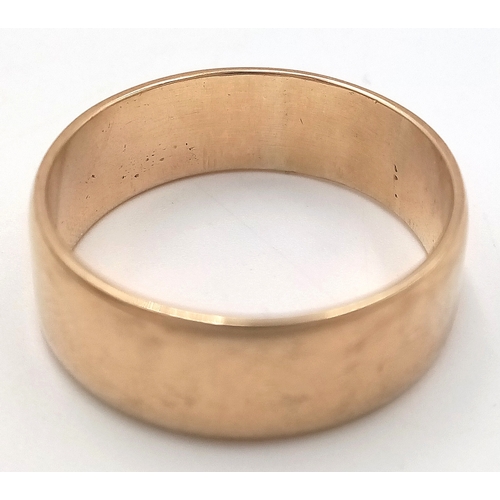 73 - A 9K GOLD BAND RING .       5.7gms    size V